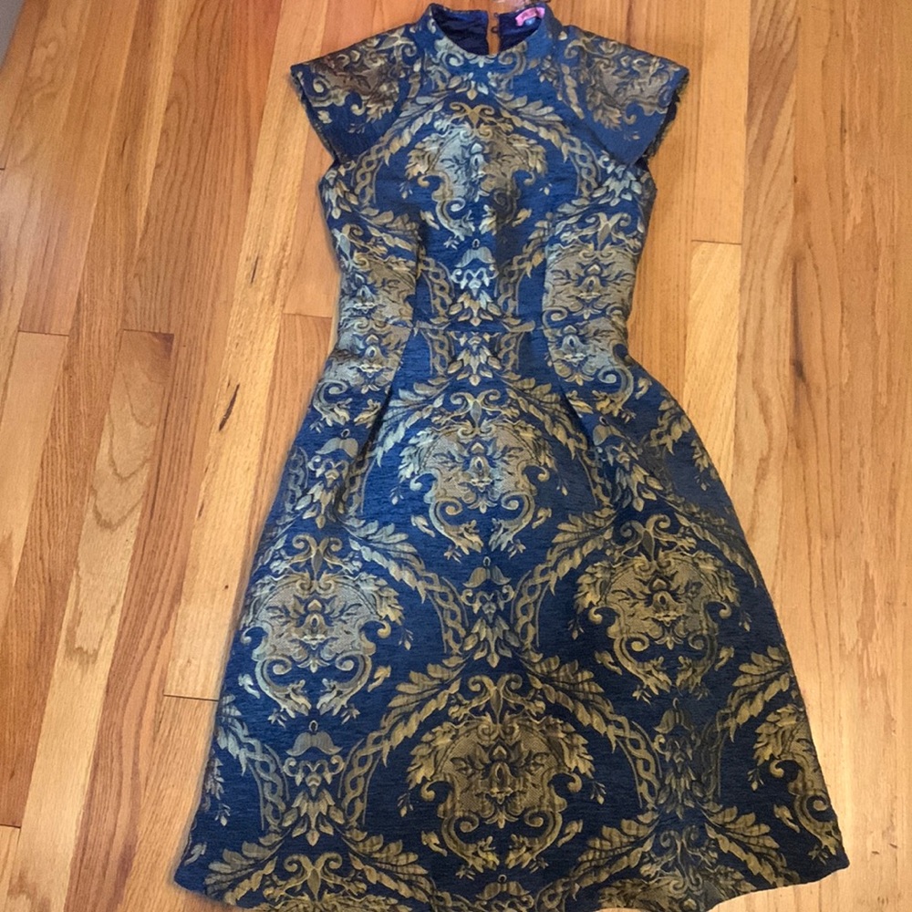 Chi chi London womens dress size UK 6 us 2 gorgeous navy and gold tulle NWT